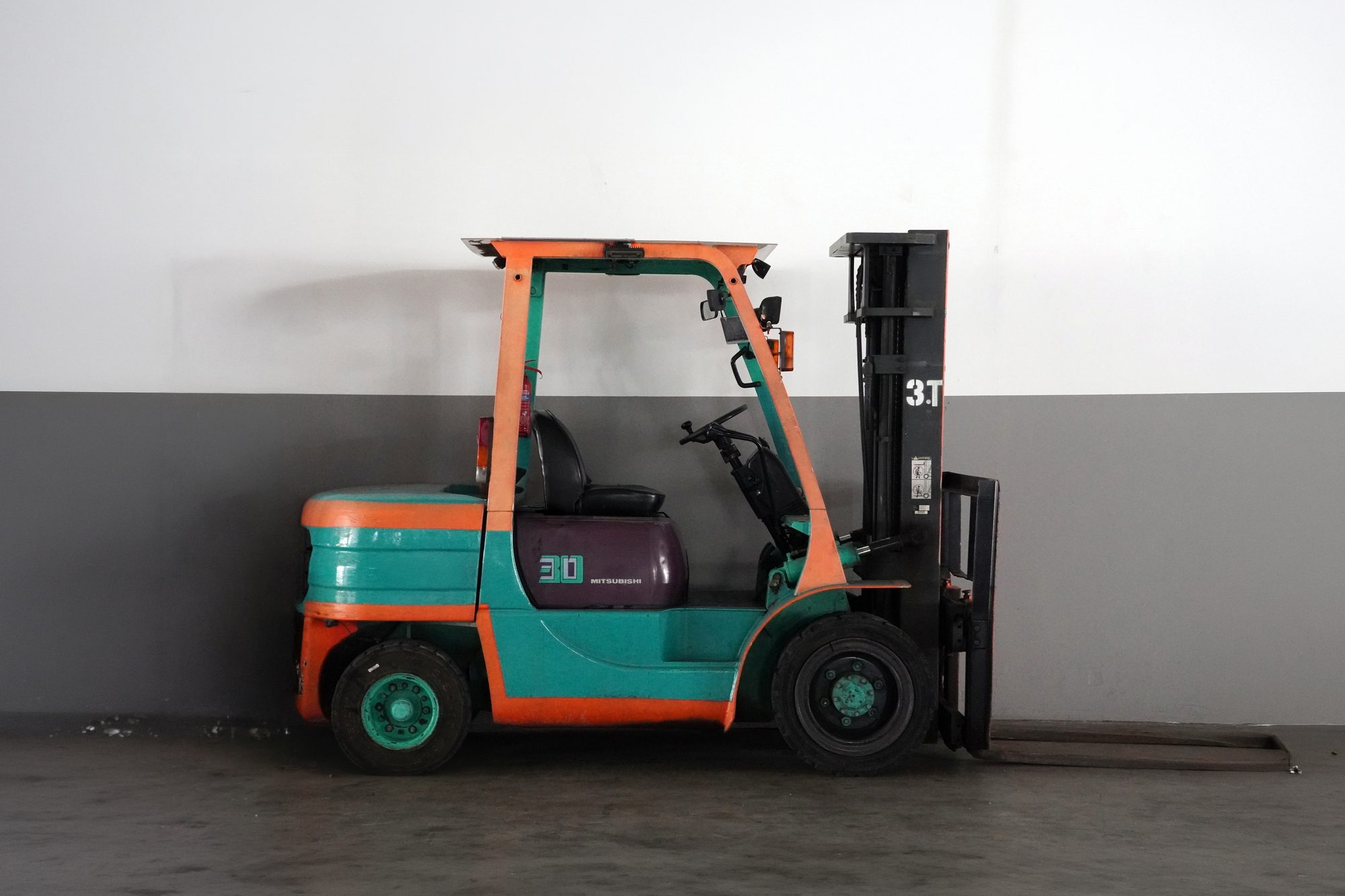 Mitsubishi FD30 3-tonne diesel forklift at LB Industrial, Singapore