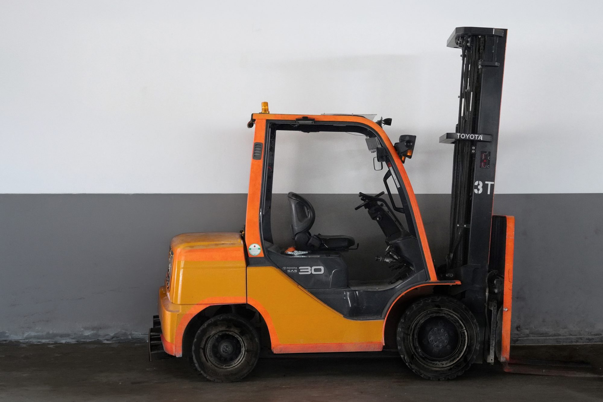 Toyota 62-8FD30 3-tonne diesel forklift with 3-stage mast at LB Industrial, Singapore