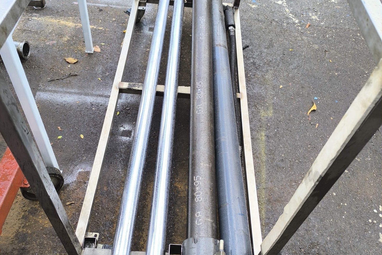 Forklift hydraulic cylinder reconditioning